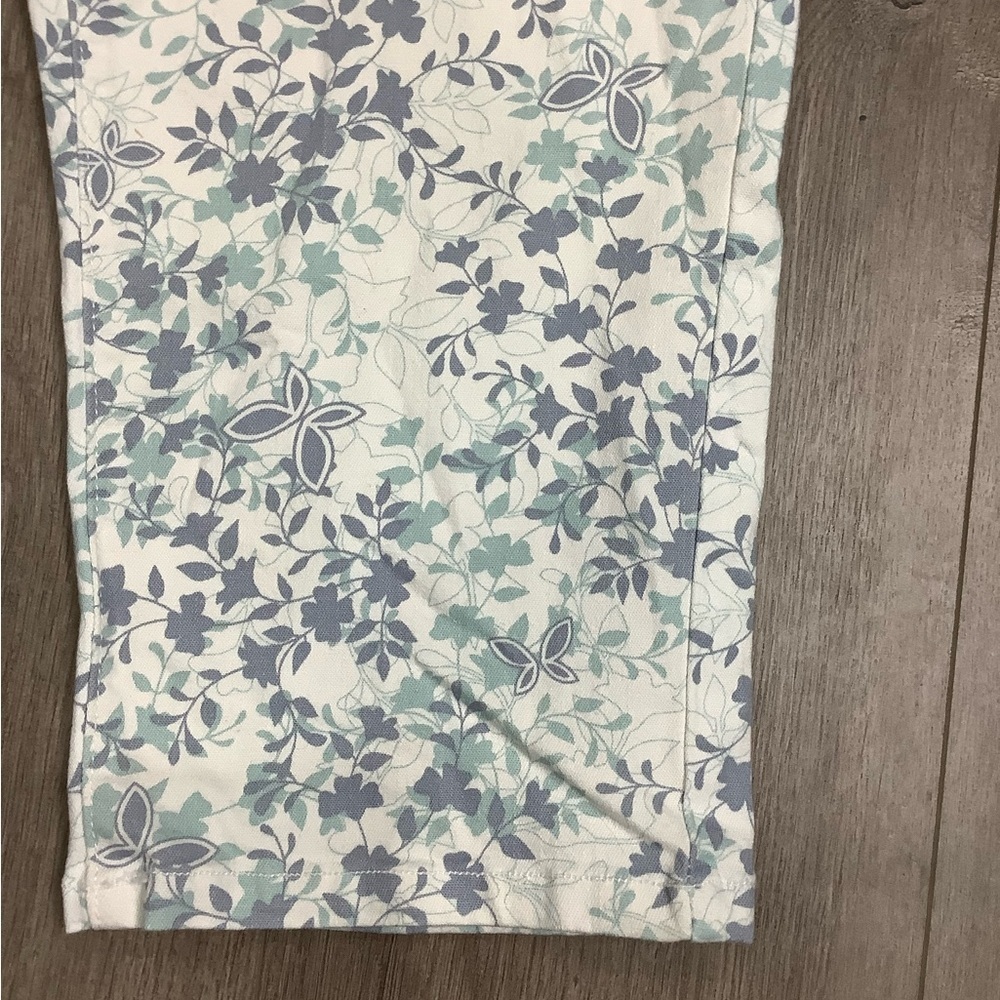 Womens Westport Dressbarn 18W Pants Capri Floral Mid Rise White Blue Stretch NWT - Picture 7 of 10
